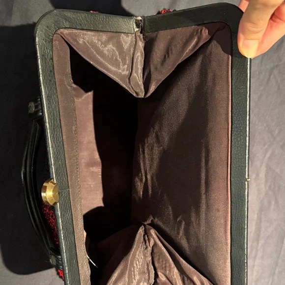 Vintage carpet bag Elegant Black and Red Women's Handbag - Picture 6 of 10